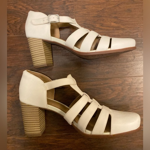 Clarks Cream High-heeled Sandal - Picture 4 of 6